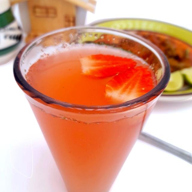 Agua Fresca de Fresa de Cocina Luz